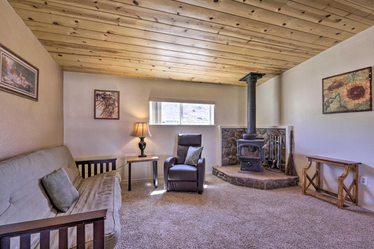 Rustic Bullhead City Retreat With Porch And Views Екстериор снимка