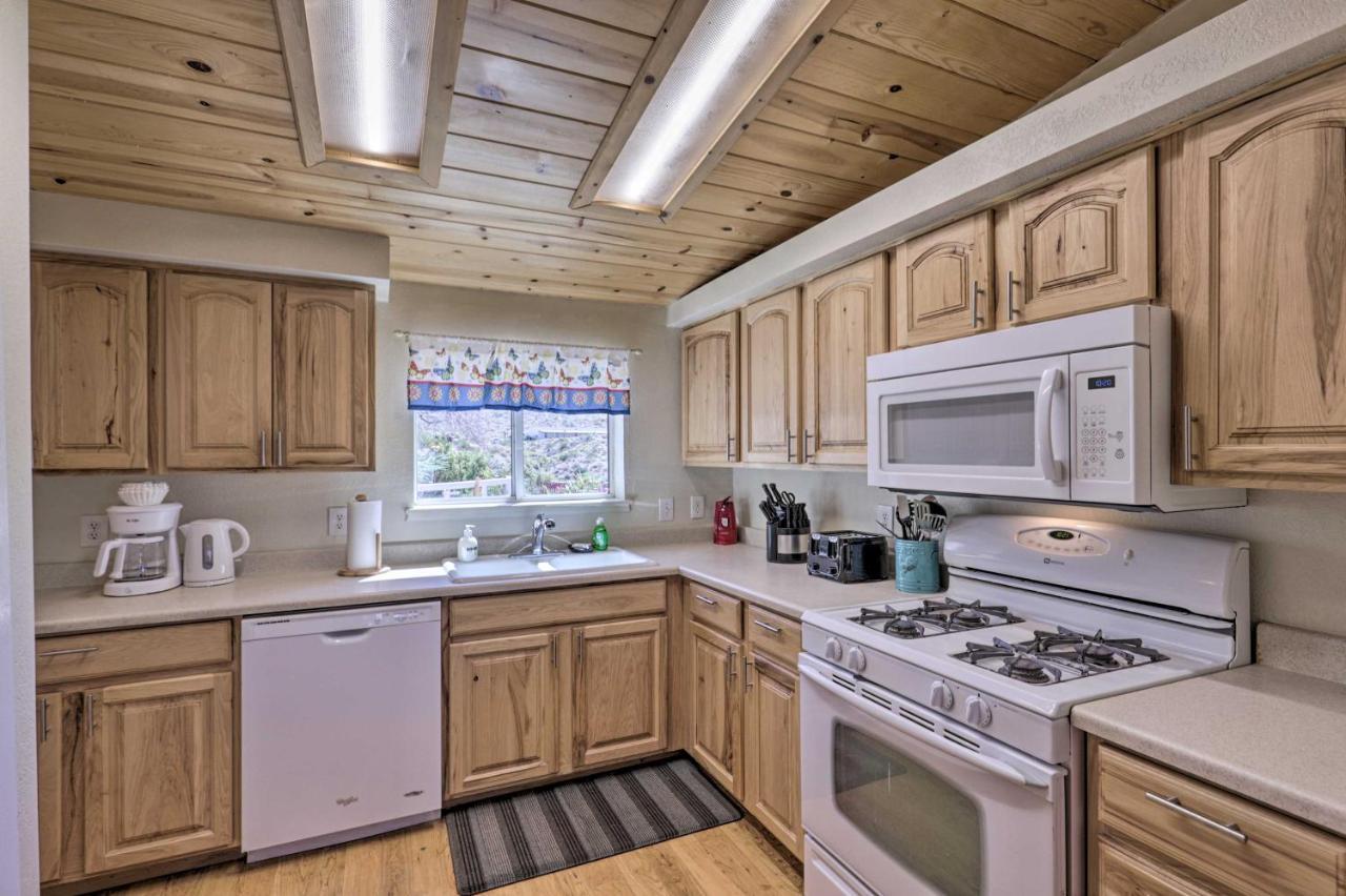 Rustic Bullhead City Retreat With Porch And Views Екстериор снимка