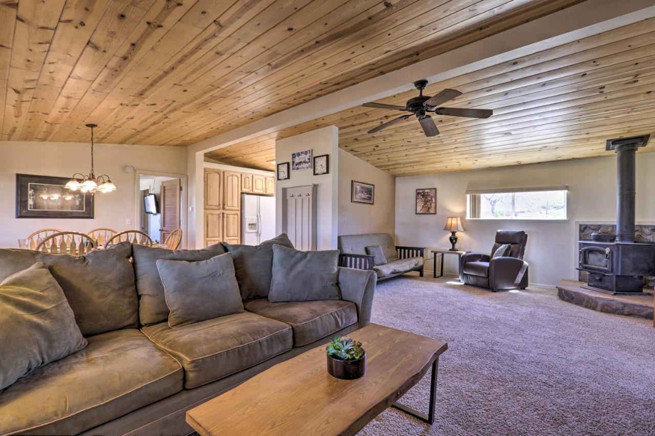 Rustic Bullhead City Retreat With Porch And Views Екстериор снимка