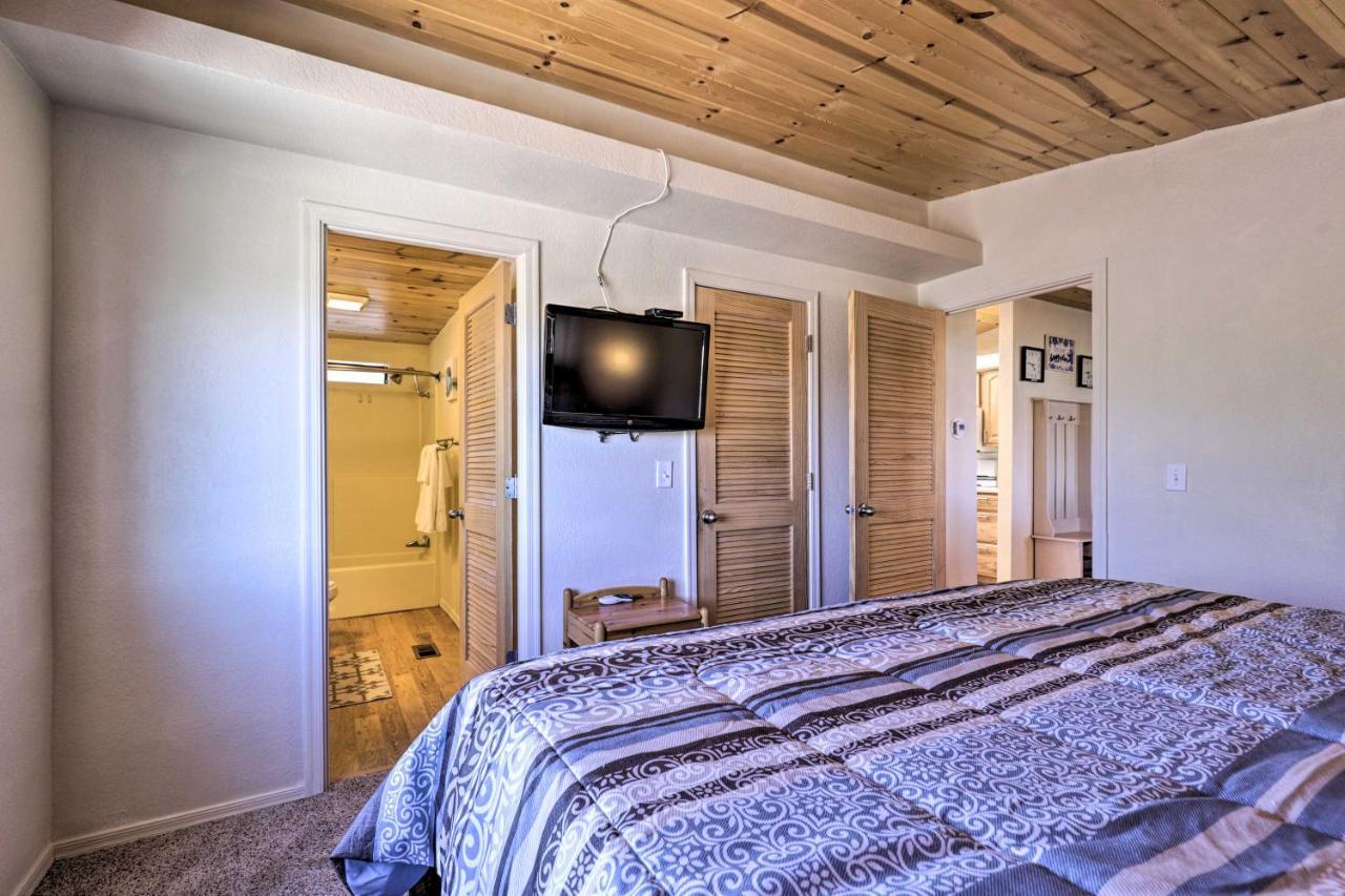 Rustic Bullhead City Retreat With Porch And Views Екстериор снимка